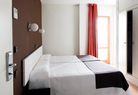 Hospedium Hostal Un Punto Chic, Huesca, Spain
