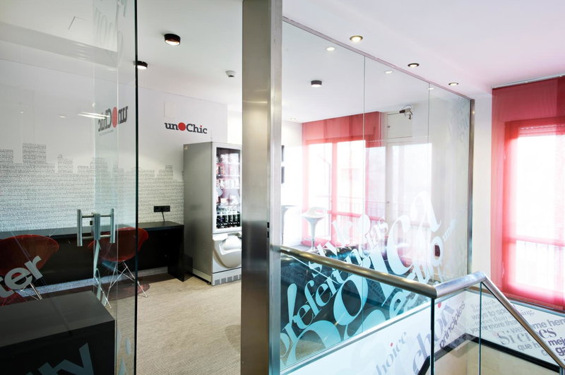 Hospedium Hostal Un Punto Chic, Huesca, Spain