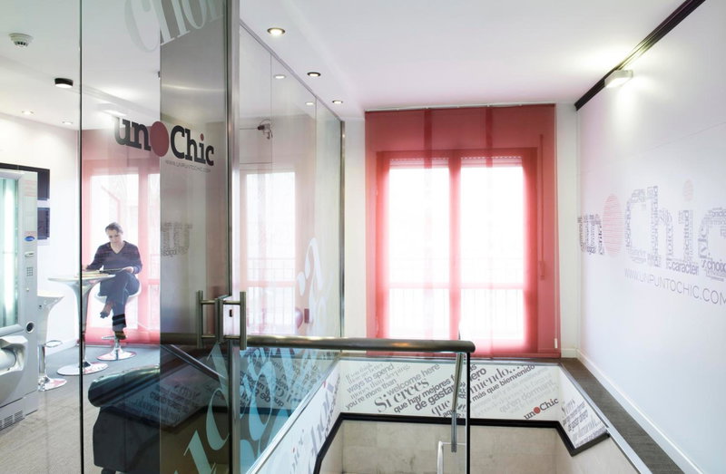 Hospedium Hostal Un Punto Chic, Huesca, Spain