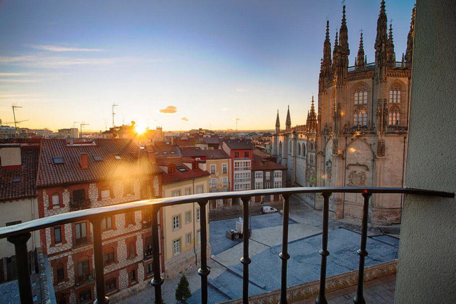 Una MIRADA A LA CATEDRAL-Apartamentos Burgos Catedral, Burgos, Spain