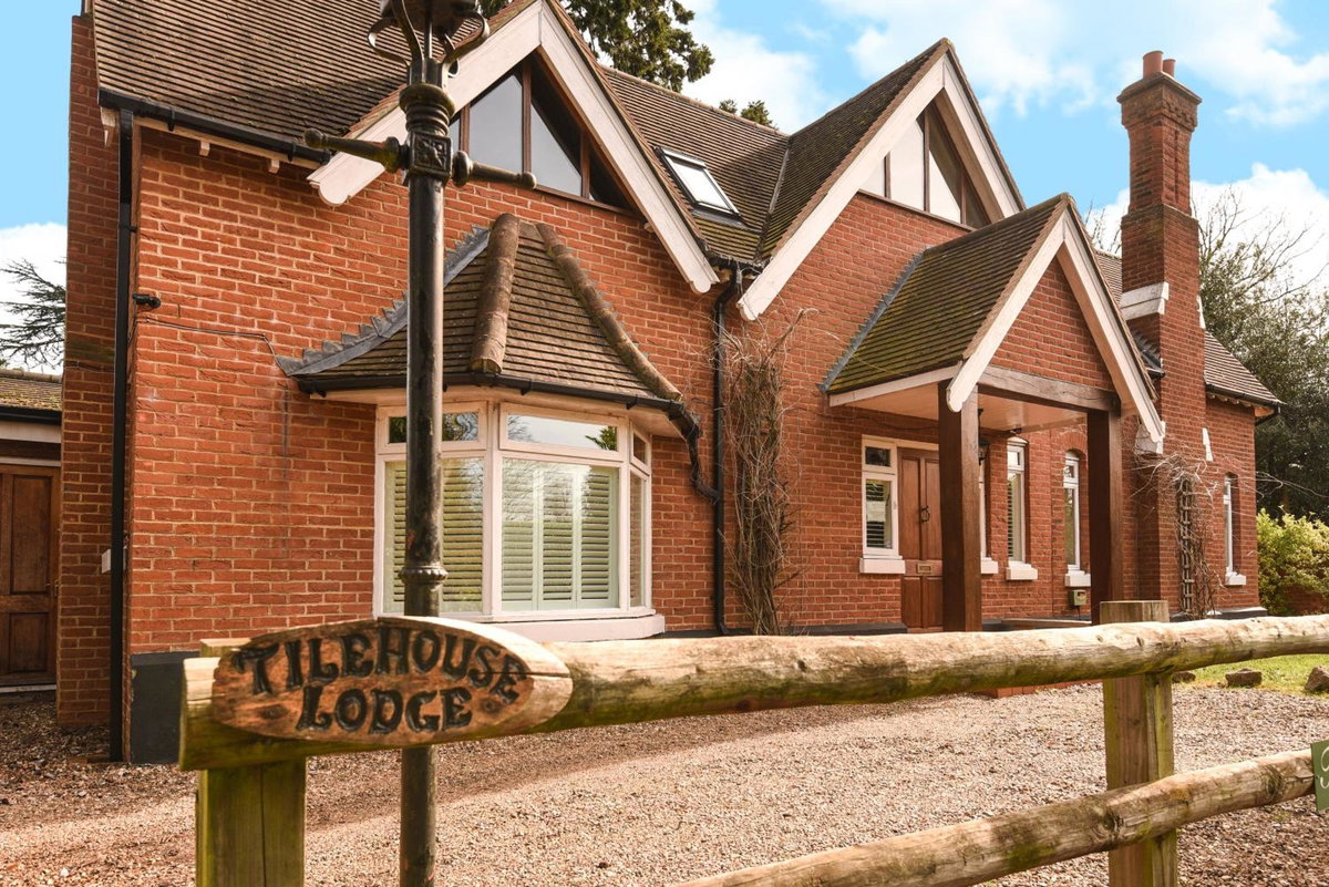 Hotel · Tilehouse lodge, Denham