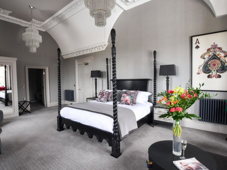The Meadowpark Bar, Kitchen & Rooms, Stirling, United Kingdom
