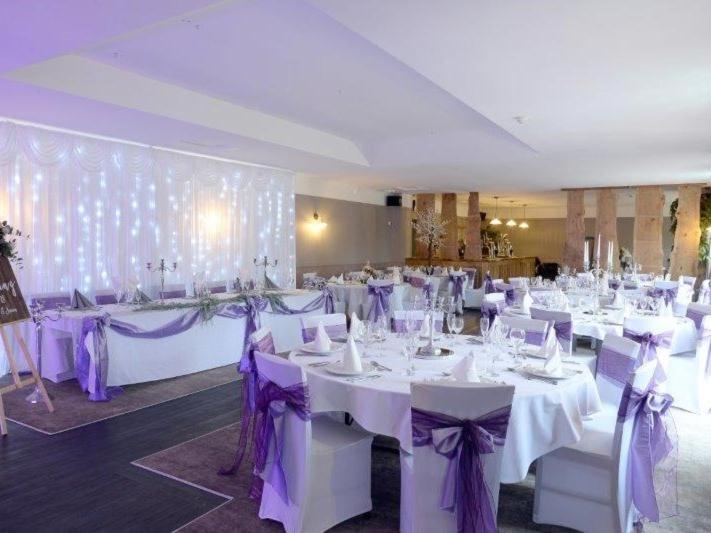 Hotel · Black Horse, Peterborough