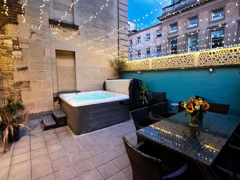 Dream Stays Bath - Trim Street Townhouse with Hot tub, Bath, United Kingdom