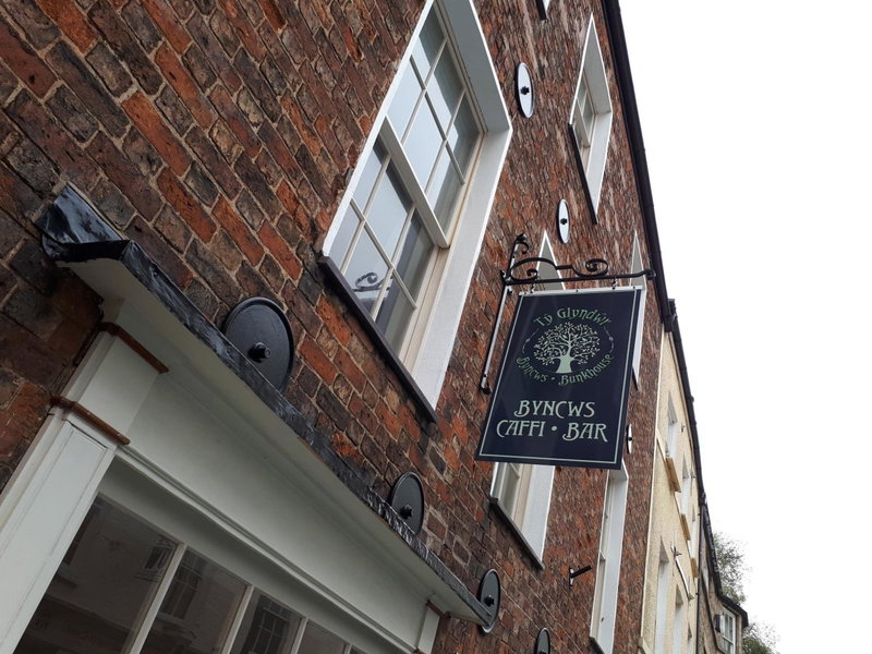 Ty Glyndwr Bunkhouse, Bar and cafe, Caernarfon, United Kingdom