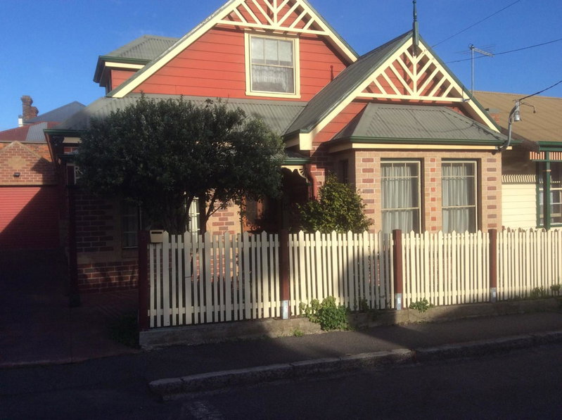 City townhouse walking distance to city, Launceston, Australia