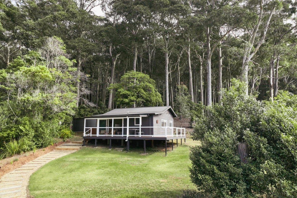 Hotel · Pebbly Beach Escape, East Lynne
