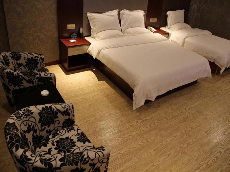 GreenTree Inn Jiangsu Nantong Tongzhou Shiji Avenue Jianghaihuangdu Express Hotel, Tongzhou, China
