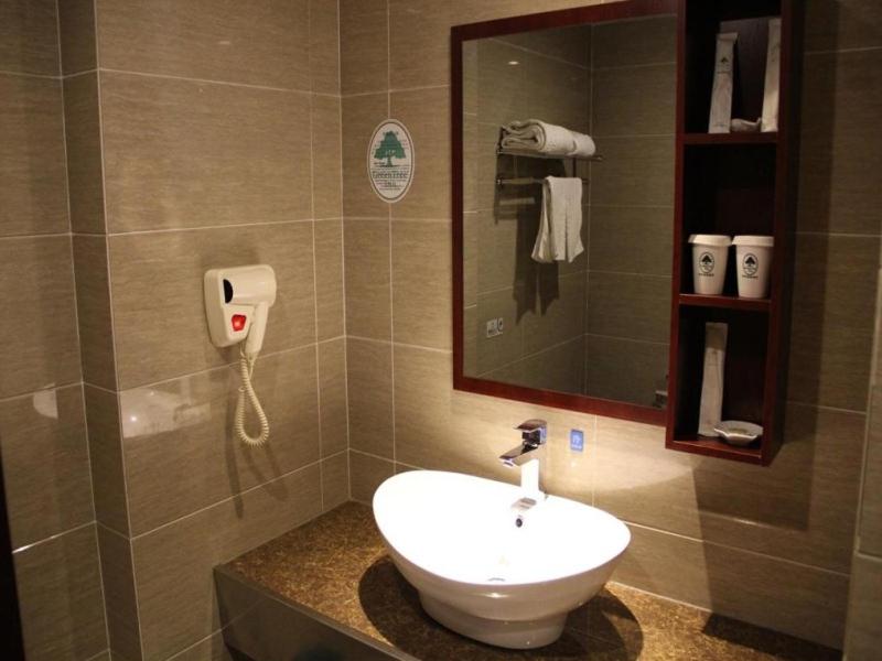 GreenTree Inn Jiangsu Nantong Tongzhou Shiji Avenue Jianghaihuangdu Express Hotel, Tongzhou, China