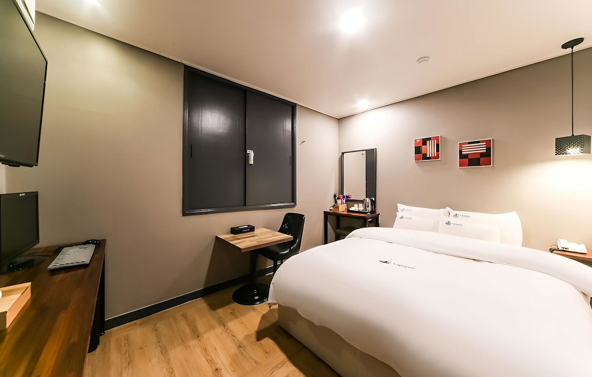 Hotel · Changwon Palyongdong Vienna, Changwon