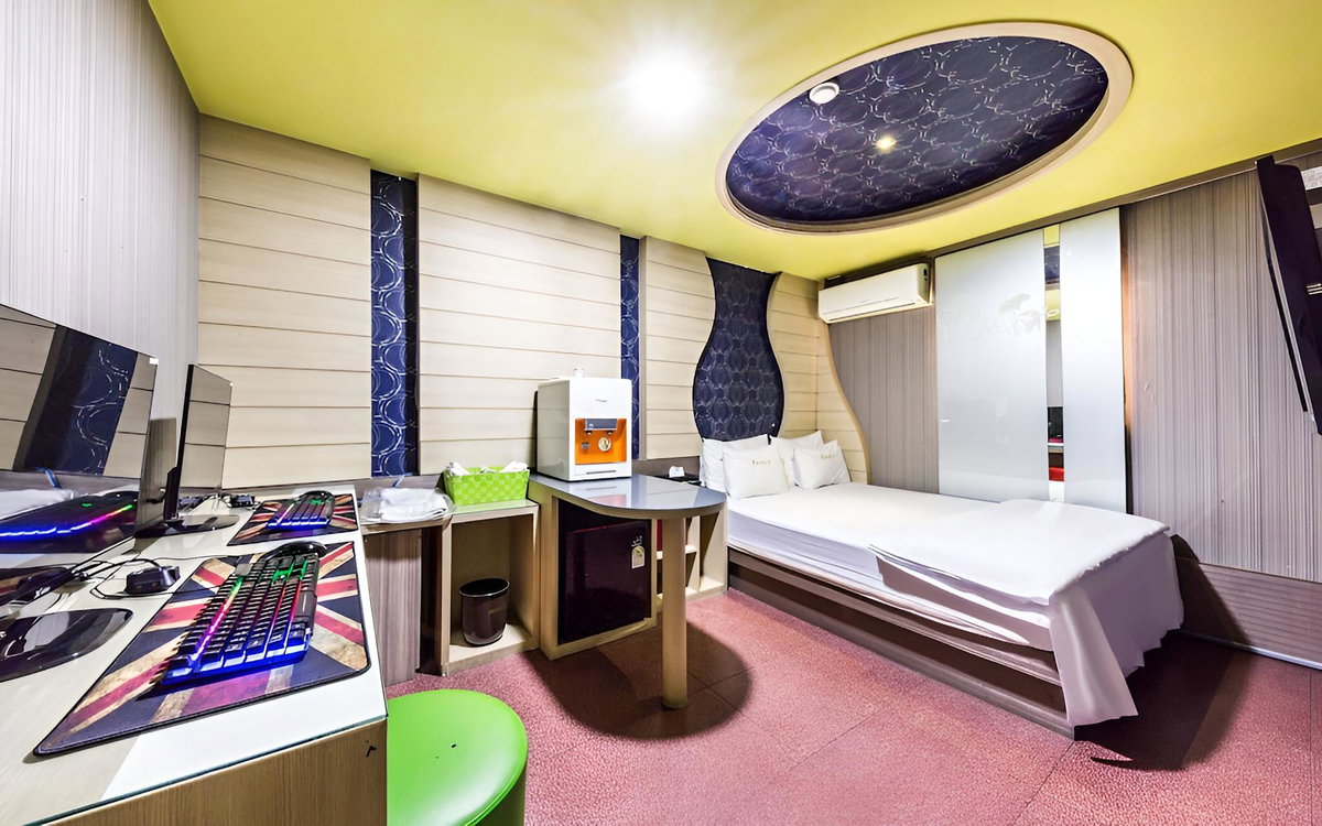 Hotel · Junggok Moon, Seoul