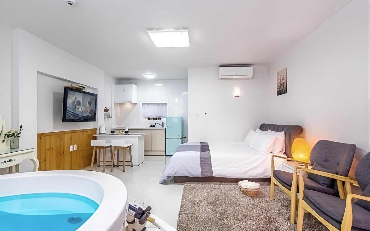 Hotel · Seonjedo Iris Pension, Incheon
