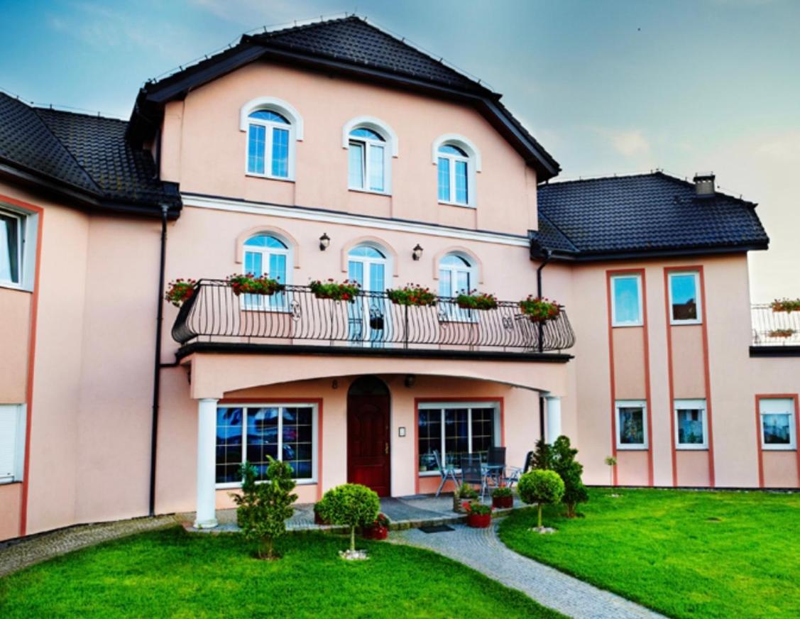 Dom na Wzgórzu, Poland