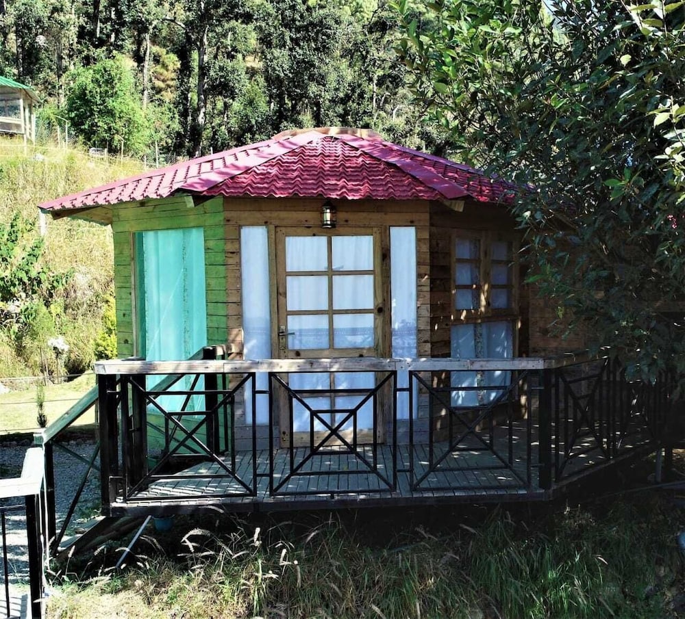Hotel · Chirpingi Birdz Resort, Kosiyakutoli