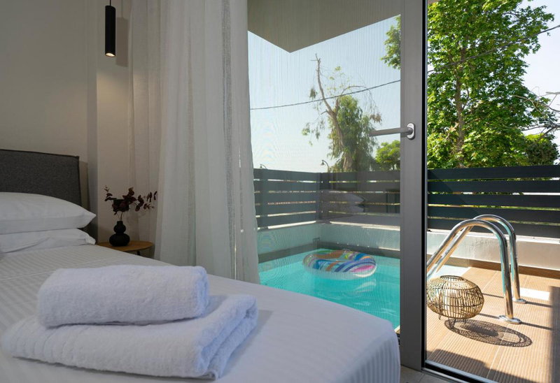 Aelia Seaside Luxury Suites, Néa Karváli, Greece