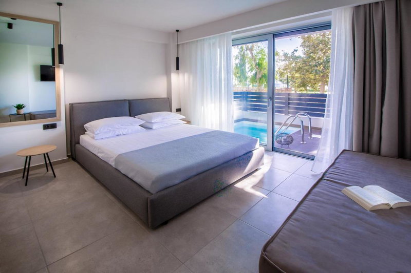 Aelia Seaside Luxury Suites, Néa Karváli, Greece