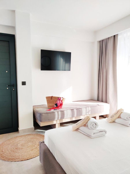 Aelia Seaside Luxury Suites, Néa Karváli, Greece