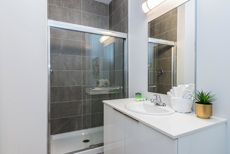 Wonderful New Studio close to Mount Royal By Den Stays, Montréal, Canada