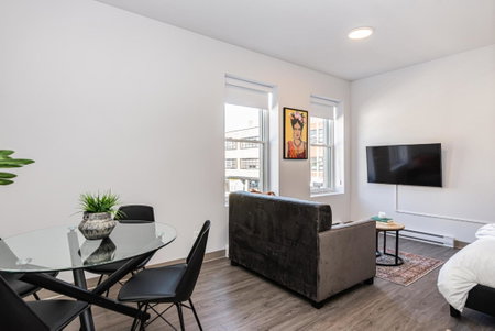 Wonderful New Studio close to Mount Royal By Den Stays, Montréal, Canada