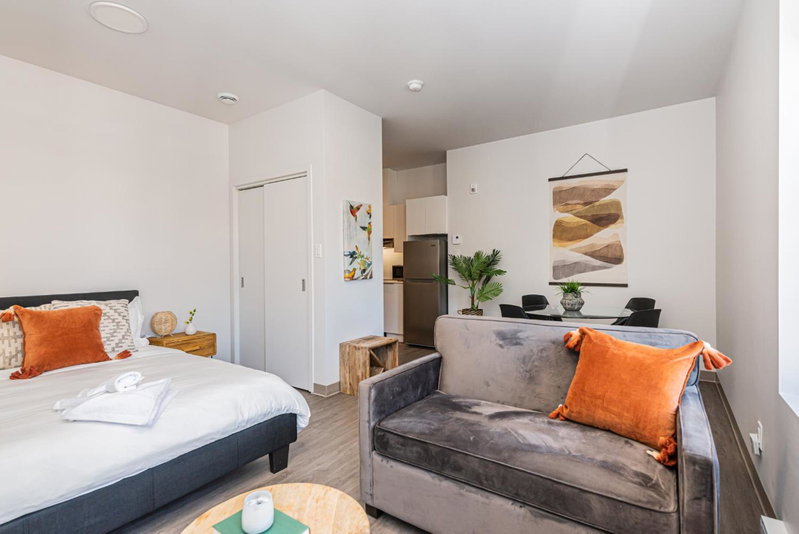 Wonderful New Studio close to Mount Royal By Den Stays, Montréal, Canada