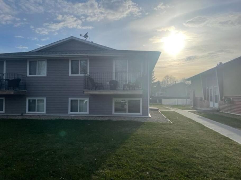 Lovely 2 Bedroom apartment, Canada