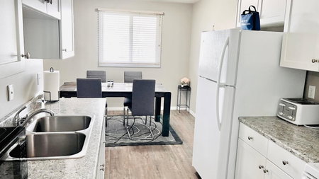Lovely 2 Bedroom apartment, Camrose, Canada