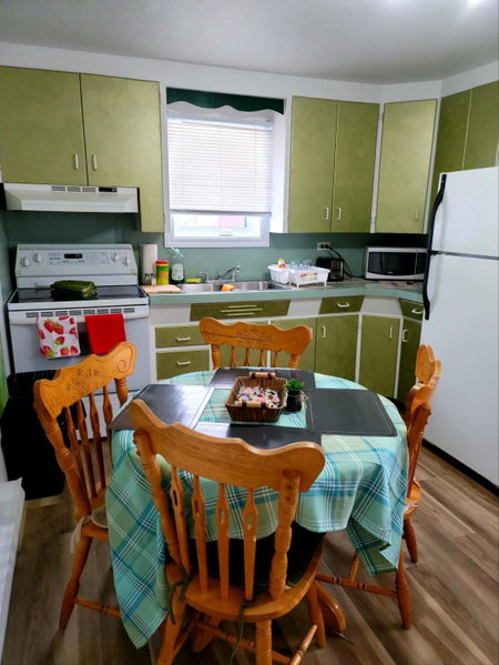 Downtown apartment next to highway netflix+wifi, Edmundston, Canada