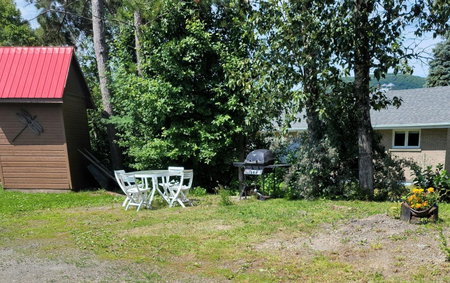 Downtown apartment next to highway netflix+wifi, Edmundston, Canada