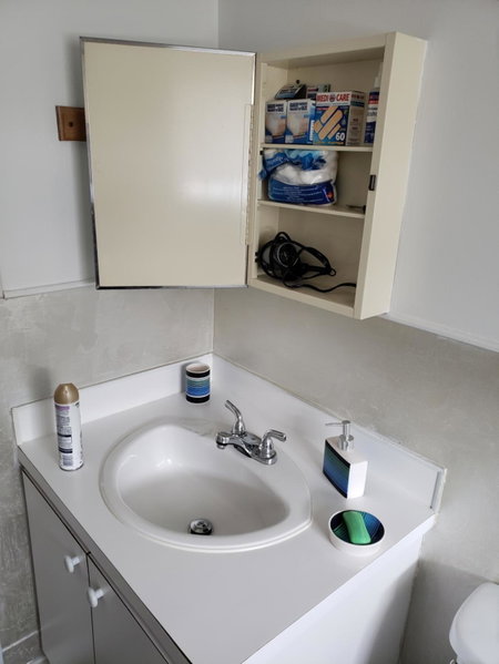 Downtown apartment next to highway netflix+wifi, Edmundston, Canada