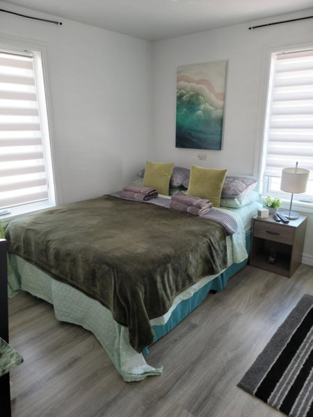 Downtown apartment next to highway netflix+wifi, Edmundston, Canada