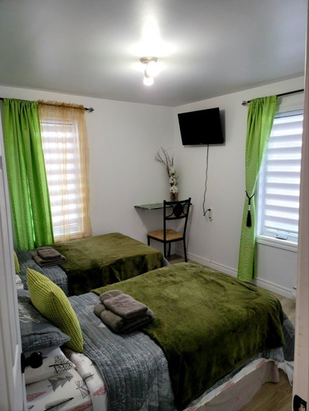 Downtown apartment next to highway netflix+wifi, Edmundston, Canada
