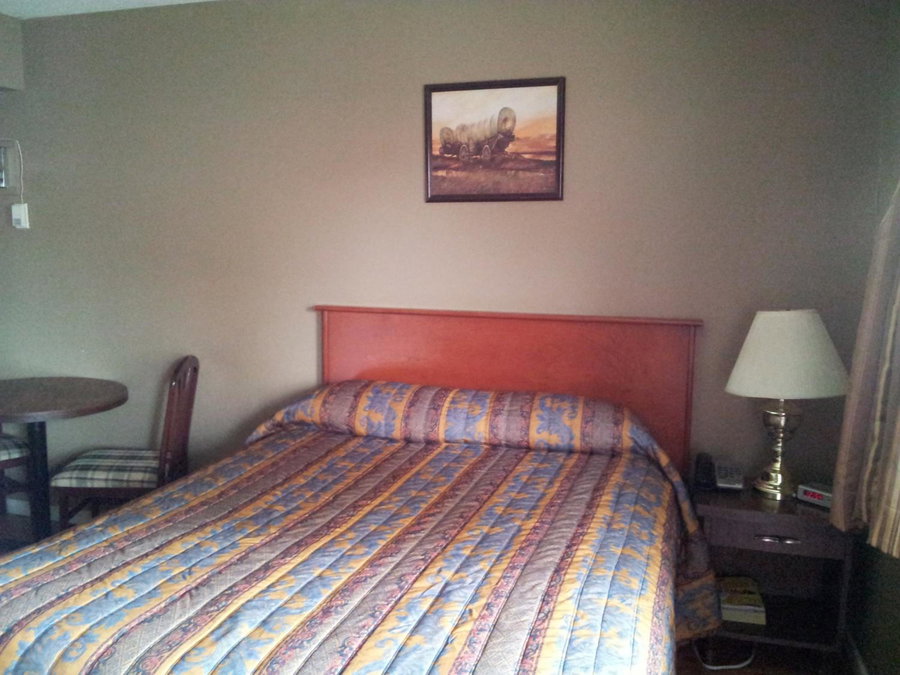 Viking Lamplighter Motel, Viking, Canada