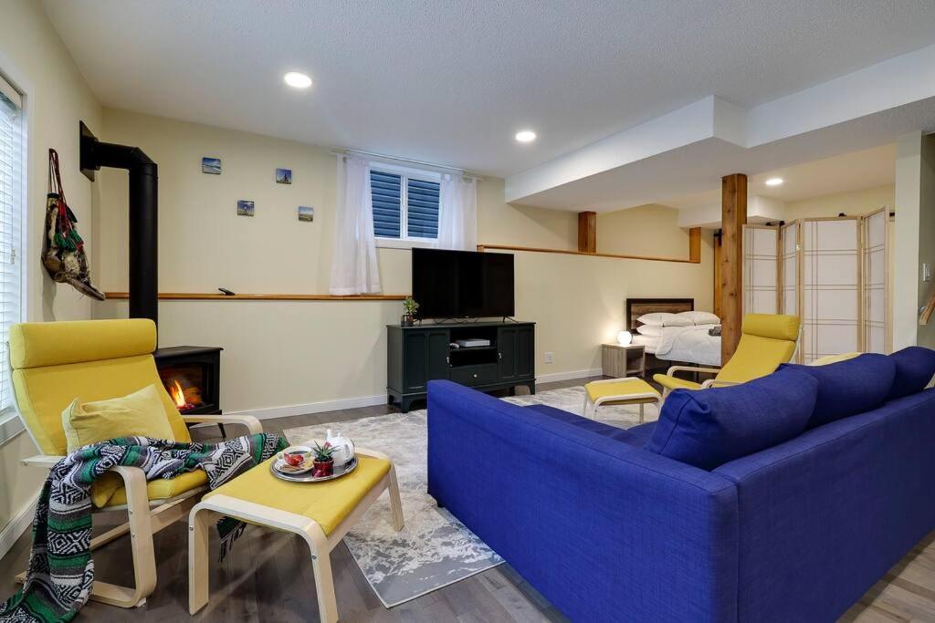 Adorable private suite with indoor fire place, Canada