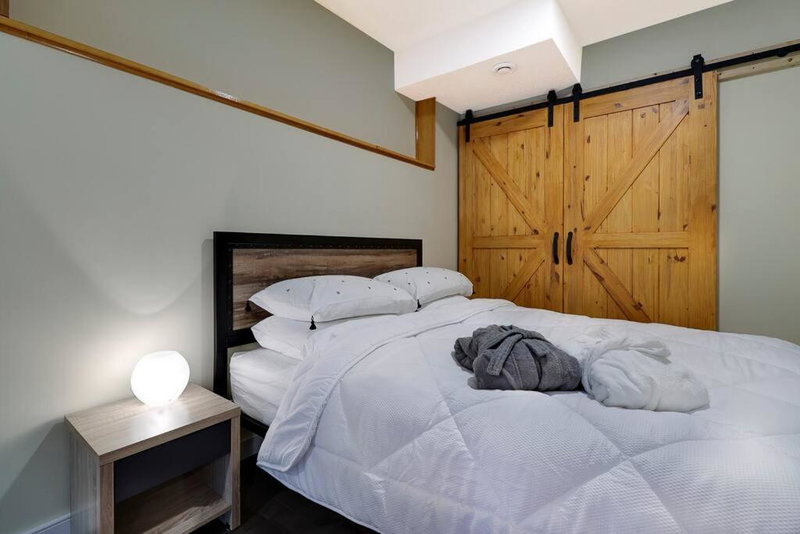 Adorable private suite with indoor fire place, Cochrane, Canada
