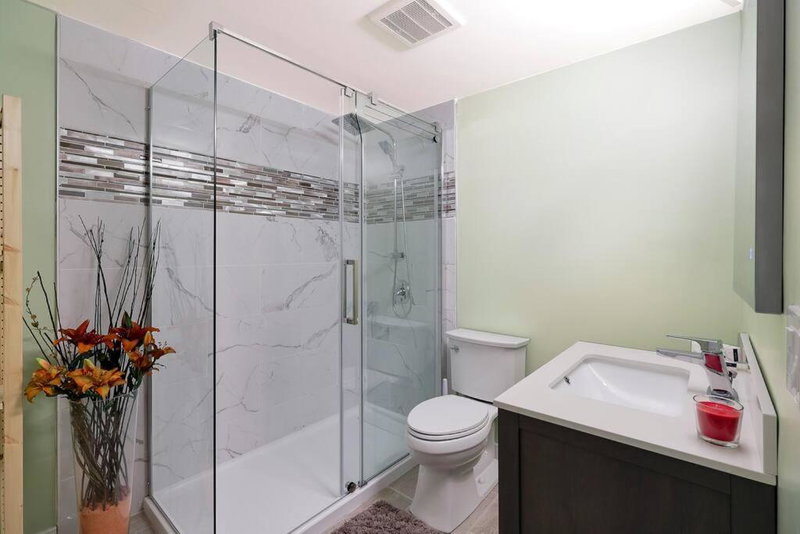 Adorable private suite with indoor fire place, Cochrane, Canada