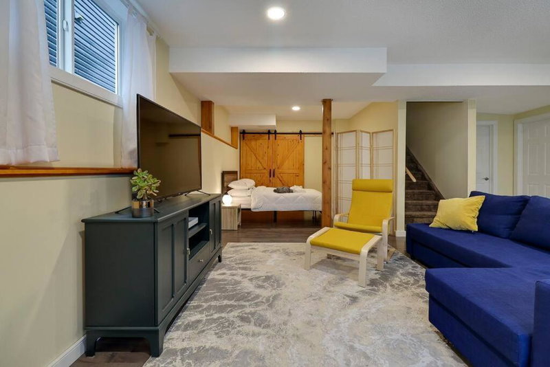 Adorable private suite with indoor fire place, Cochrane, Canada