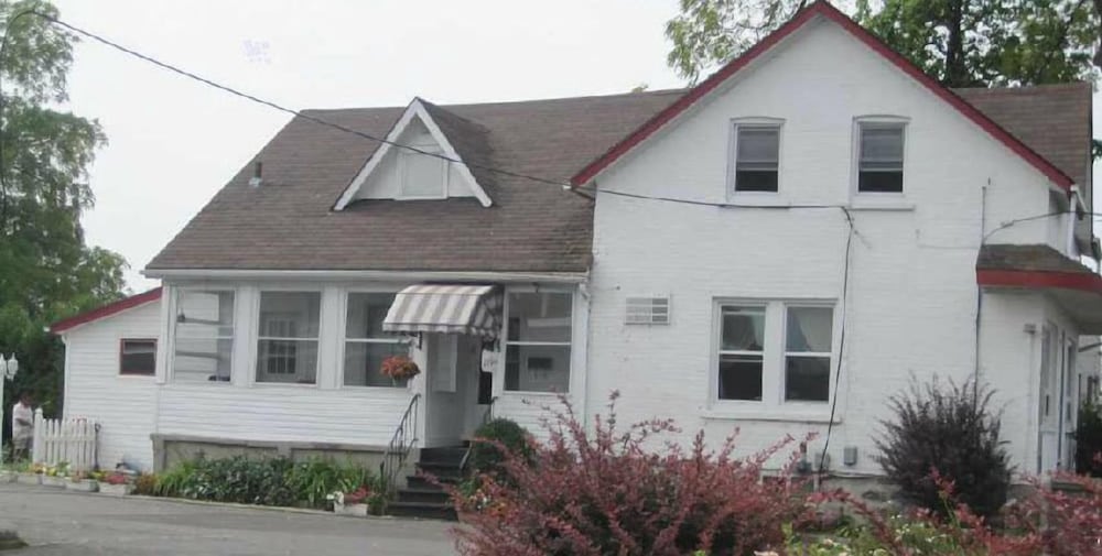 Rosecourt Motel, Canada
