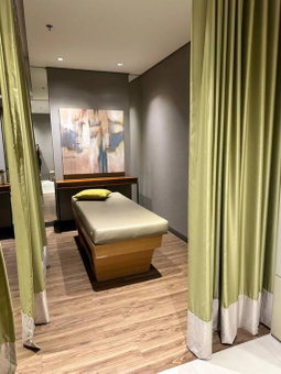 Cozi Chic 1br Condo beside One uptown Mall BGC, Manila, Philippines