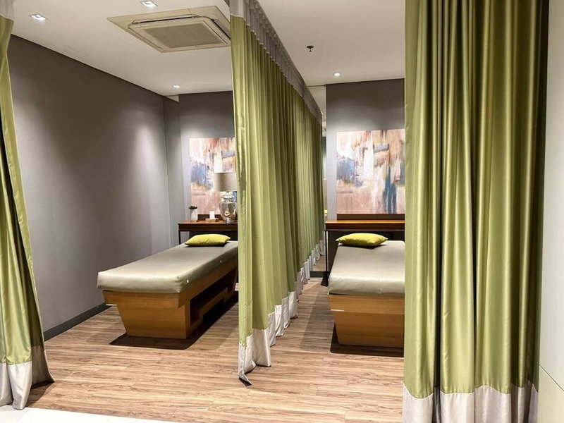 Cozi Chic 1br Condo beside One uptown Mall BGC, Manila, Philippines