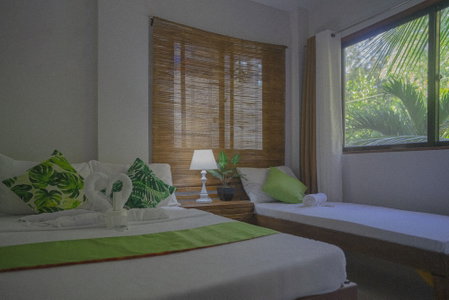 The Palms Resort & Bar, San Narciso, Philippines