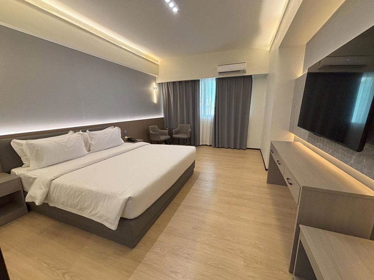 Lido De Paris Hotel, Philippines