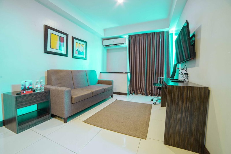 RedDoorz Premium @ West Avenue Quezon City, Quezon City, Philippines