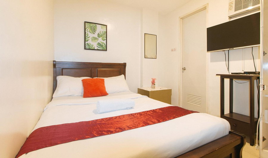 Nearest Hostel Pasay City by RedDoorz, Manila, Philippines