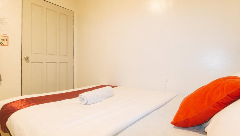 Nearest Hostel Pasay City by RedDoorz, Manila, Philippines