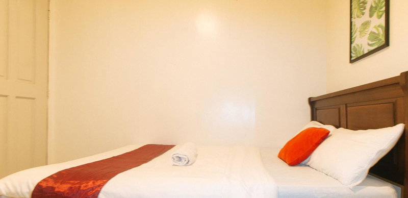 Nearest Hostel Pasay City by RedDoorz, Manila, Philippines