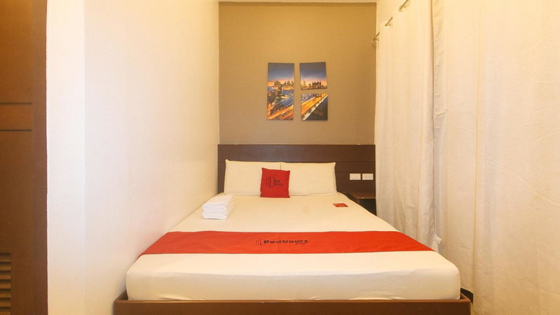 RedDoorz at Traveler Inn Matina, Davao City, Philippines