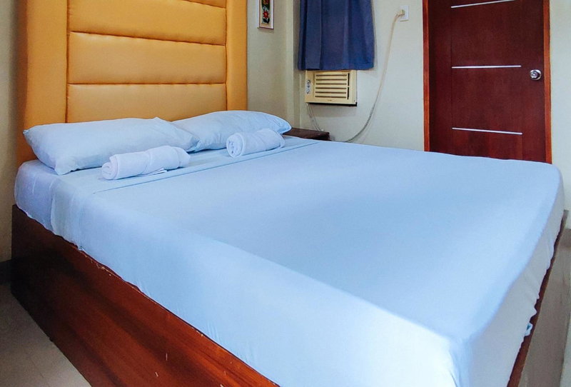 RedDoorz at Alejandros Suites & Venue, Valencia, Philippines