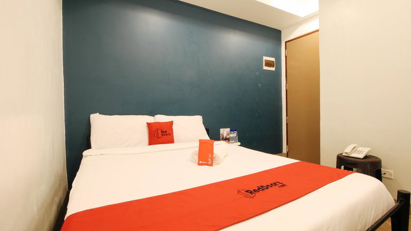 RedDoorz Plus @ San Marcelino Malate, Manila, Philippines