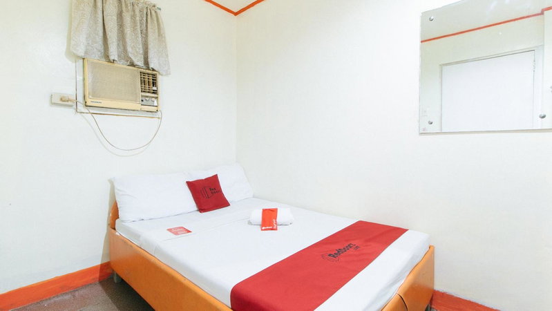 RedDoorz Hostel @ St. Paul Village LapuLapu, Mactan, Philippines