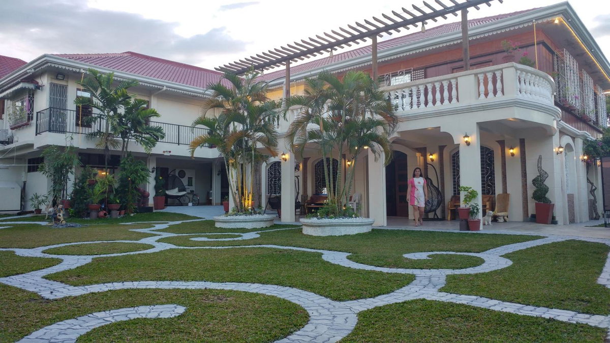 Hotel · Casa Familya, Batac